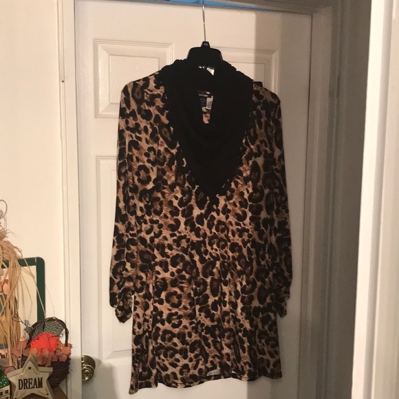 Robert Louis leopard print Hacci with removable tassel scarf Size Med.Brand New - Picture 3 of 10
